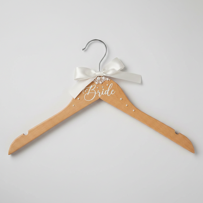 Bride Kleiderbügel aus Holz mit Schleife und Perlen-Details für Brautkleid und Hochzeitsfotos