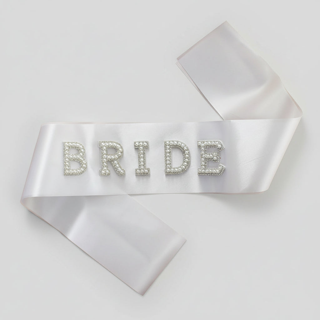 Weiße Bride Schärpe mit Perlenbesatz als Braut Accessoire für Verlobung, JGA und Hochzeit